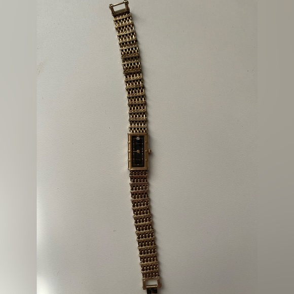 Black and gold watch - Picture 1 of 1